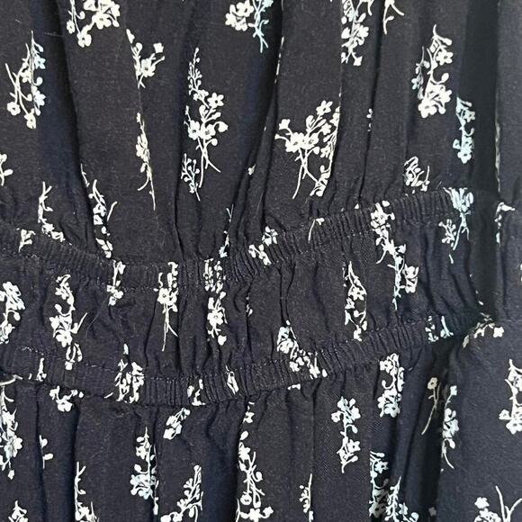 Dark navy and white floral - Picture 4 of 8